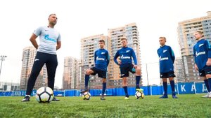 Обучение исполнения игроком штрафной удар в футболе