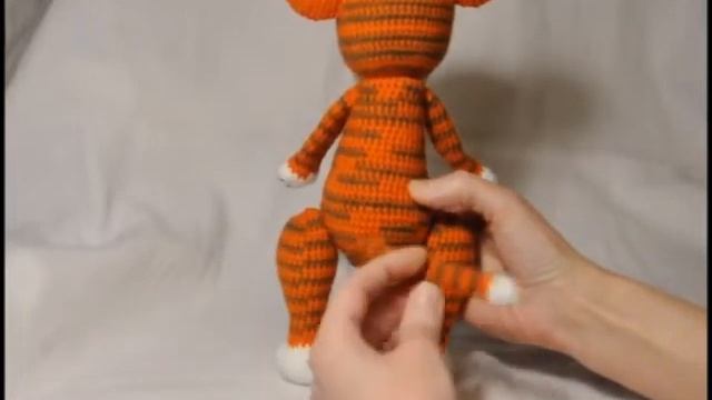 Вязаный тигренок