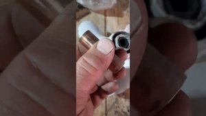 Лодочный мотор орет, но не идет на больших оборотах. Проворачивается втулка винта.