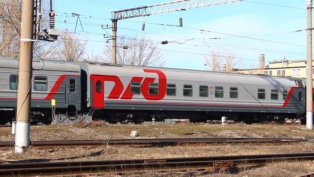 Электровоз ЭП20 с поездом №19 Ростов-на-Дону — Москва