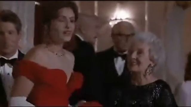 В театре смотреть онлайн