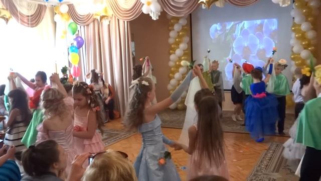Танец с цветами "Мир волшебный, мир цветов"