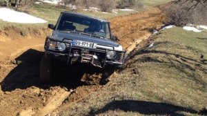 Рендж Ровер Классик 4.0  в гору по глине Range Rover Classic 1990