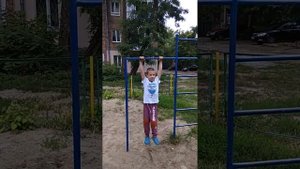 Давид делает 10 подъем с переворотом в 6,5 лет