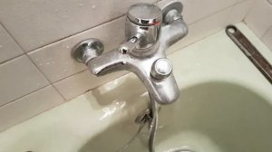 Как снять, демонтировать однорычажный смеситель для ванны, душа и раковины и установить, собрать.