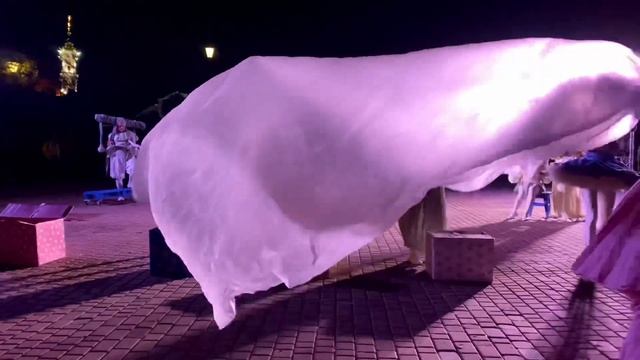 СПЕКТАКЛЬ «ОЧЕРЕДЬ ЗА СЧАСТЬЕМ»/ ТЕАТР «КОЛЕСО» смотреть онлайн