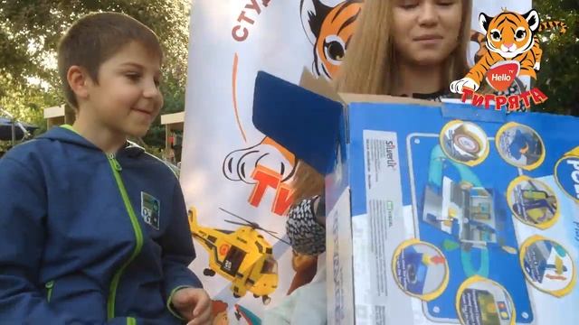 ДЕНИС |Обзор автомойки Робокар Полли | Студия юного блогера Тигрята смотреть онлайн