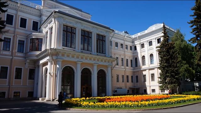 Во дворцах и церквях. Пионерское детство.