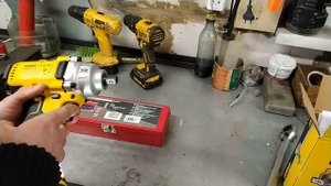 Dewalt DCF894N. Обзор импульсного аккумуляторного гайковерта.