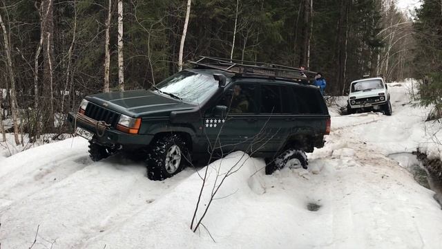 Grand Cherokee 5.2 в лесу в Апреле. смотреть онлайн