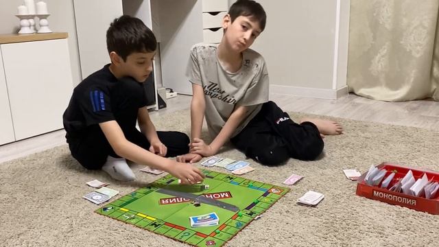 🎲Игра монополия. Мы должны собрать *Много* денег!