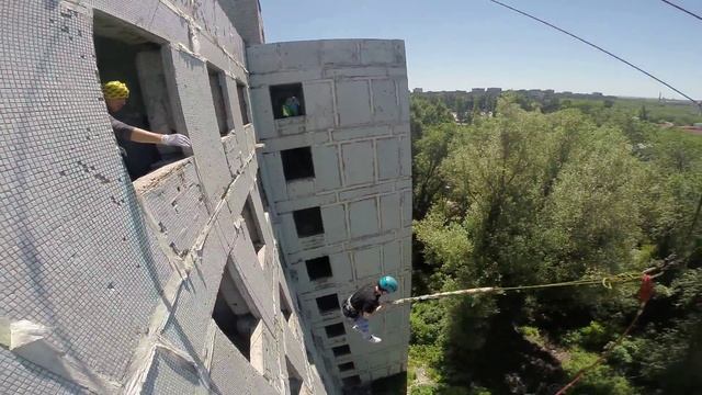 Прыжки с 9ти этажки на Тополе Видео№ 2 смотреть онлайн