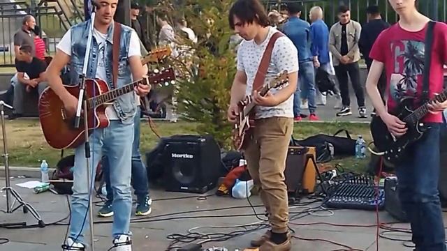 Лучший кавер Виктора Цоя..пусть сдонут все кто так не считает.Печаль КИНо!