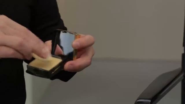 Демонстрация нанесения Компактной пудры с SPF 20 ARTISTRY EXACT FIT смотреть онлайн
