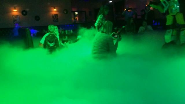 Тяжелый дым на детский празндик от dryice.pro смотреть онлайн