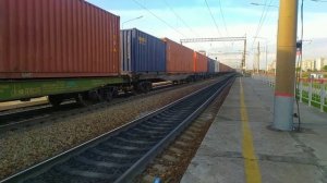 Электровоз ВЛ80Р-1588 с грузовым поездом