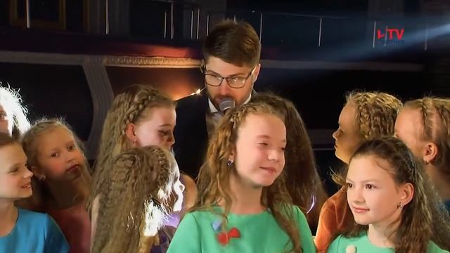 Ты в эфире Вокальный ансамбль «Конфетти» «Я шагаю по Москве» смотреть онлайн