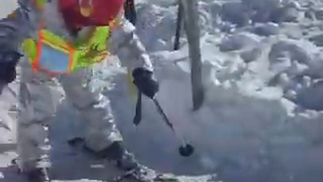 Маша  вырвалась на свободу после лыжной школы  :