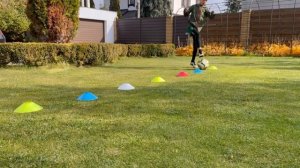 Тренировка с фишками для футболистов