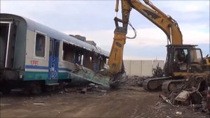 3,6 – тонные гидроножницы ISS 20/30 INDECO на САТ 325 С, Резка вагонов