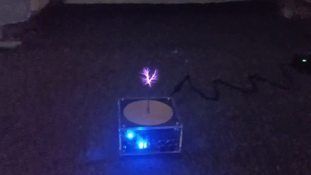 катушка тесла (подключили к блютузу) смотреть онлайн