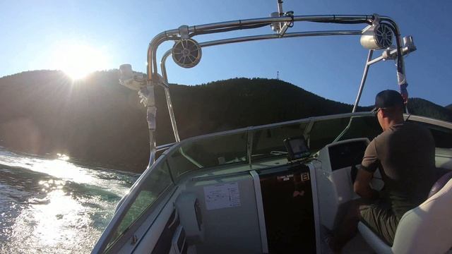 Быстрый катер в Листвянке. оз. Байкал #байкал #катер #покатушки