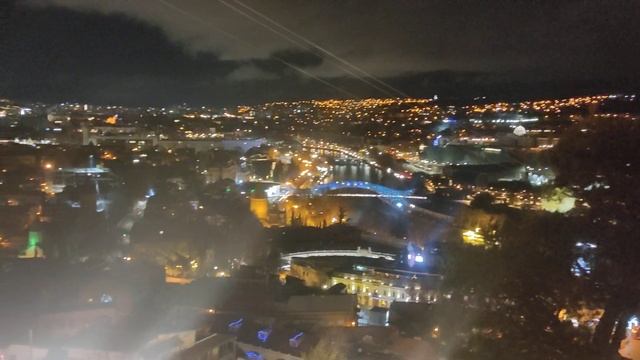 Winter morning Tbilisi. The Peace Bridge and the TV tower display the European flag. смотреть онлайн