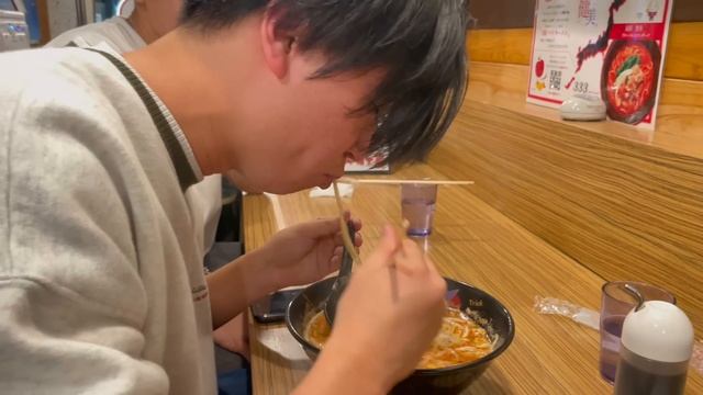 Popular RAMEN Spot with Japanese gals! TOMATO RAMEN?! Популярное место RAMEN среди японских девушек!