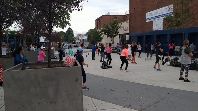 Zumba dancing in Travers Park Jackson heights Queens NY today September 06 2021 смотреть онлайн