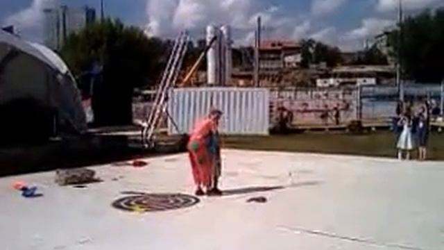 Белые ночи 2012. Уличный театр Энано. (фрагмент выступления) смотреть онлайн