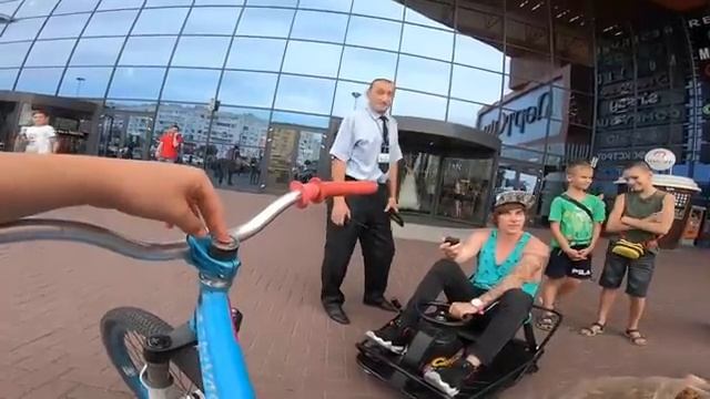 УСТРОИЛ ГОНКИ в ТОРГОВОМ ЦЕНТРЕ