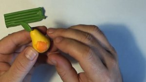 Как слепить грушу из пластилина