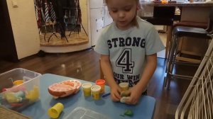 Алиса снимает первый выпуск своего блога