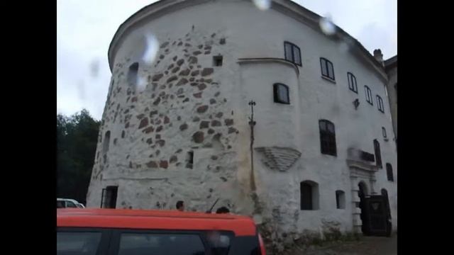 Выборг как "наша" заграница в период расцвета внутреннего туризма. Туристам нравится.