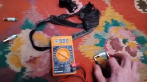 Замена батареек в фонарике.