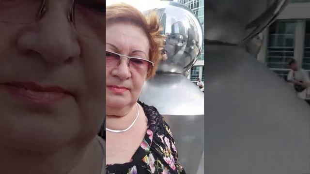 Российские пенсионерки гуляют по Москве!Москва сити2часть..