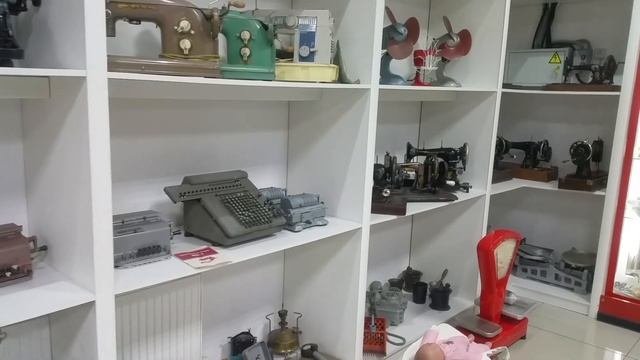 3.  «Галоши из СССР»