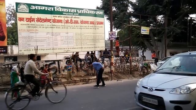 Very Brave Little Girl Doing Dangerous Stunt in Rope смотреть онлайн