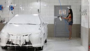 Девушки на автомойке