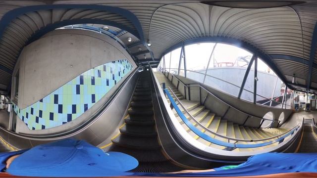 Vancouver - Skytrain - VCC-Clark Station - Walk to Platform 360 смотреть онлайн