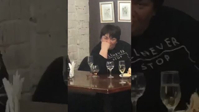 В кругу друзей в кафе Тифлис. Вера Снежная, Олег Альпийский