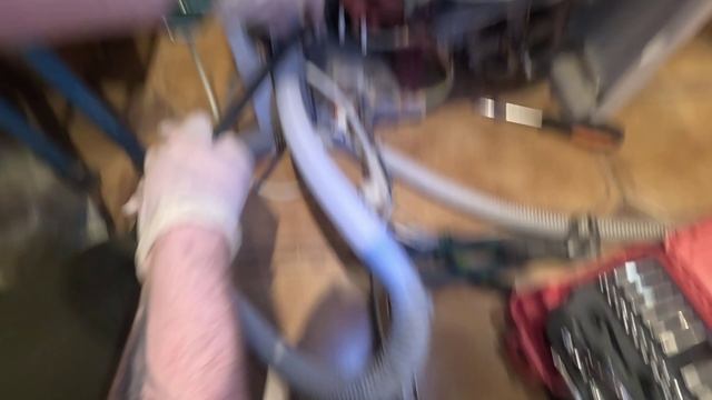 Стиральная машина zanussi(electrolux) бьет током через воду в кране. Машинка 99-го, что же внутри? смотреть онлайн