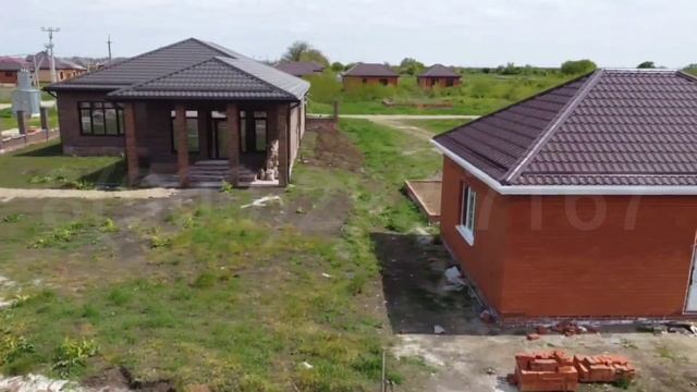 Новый кирпичный дом в районе Ледового дворца в Выселках Краснодарского края. В процессе. смотреть онлайн