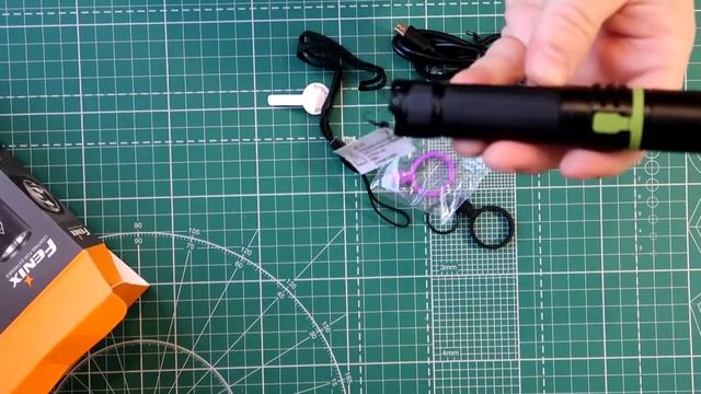 Fenix XP-L HI LED Flashlight Review смотреть онлайн