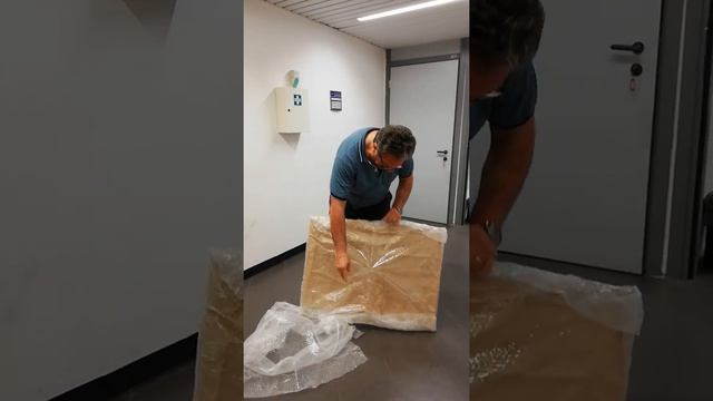 Opera del maestro Francesco Filippelli intitolata: "Father and Son 4.0" donata a Daniele Naviglio смотреть онлайн