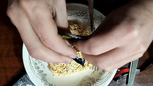 Реакция на видео "Пробуем китайские Дошираки (Мивина) в Макао" +едим украинские макарошки смотреть онлайн