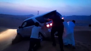 Jeep Stuck in Riyadh Red Sand Dunes - Durma