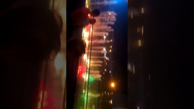 танцующий фонтан в Цзинане смотреть онлайн