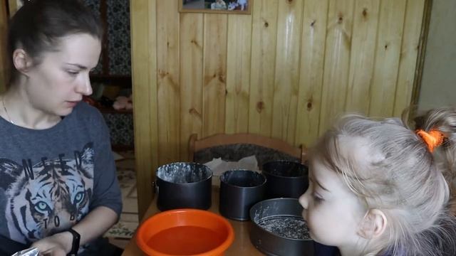 Деревенская кухня. Хлеб и копчености.