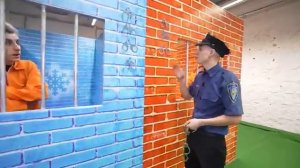 Заперли в ЛЕДЯНОЙ Тюрьме на 24 часа ЧЕЛЕНДЖ